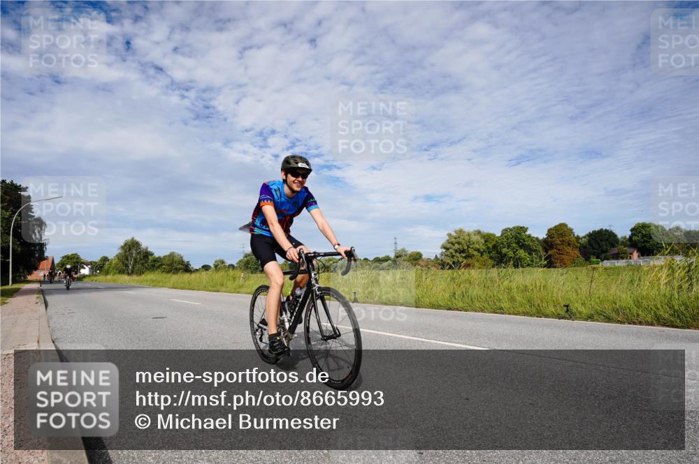 31.08.2025 - Elbe Triathlon Hamburg Michael Burmester http://msf.ph/oto/8665993 31.08.2025 10:22:44 Radfahren 878, 950, 1005, 1048 meine-sportfotos.de