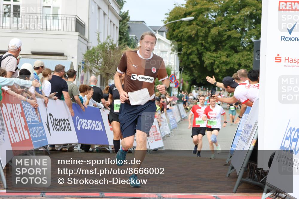 31.08.2025 - 21. Blankeneser Heldenlauf Strokosch-Dieckow http://msf.ph/oto/8666002 31.08.2025 11:17:41 Ziel 3241, 3279, 3508 meine-sportfotos.de