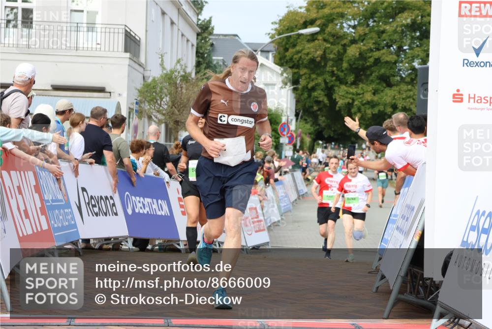 31.08.2025 - 21. Blankeneser Heldenlauf Strokosch-Dieckow http://msf.ph/oto/8666009 31.08.2025 11:17:41 Ziel 3241, 3279, 3508 meine-sportfotos.de