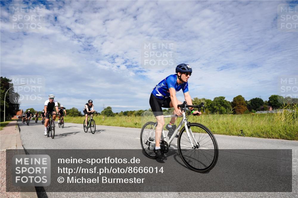 31.08.2025 - Elbe Triathlon Hamburg Michael Burmester http://msf.ph/oto/8666014 31.08.2025 10:22:58 Radfahren 698, 747, 762, 792, 805, 871, 942, 963, 971, 978, 1063, 1067, 1106 meine-sportfotos.de