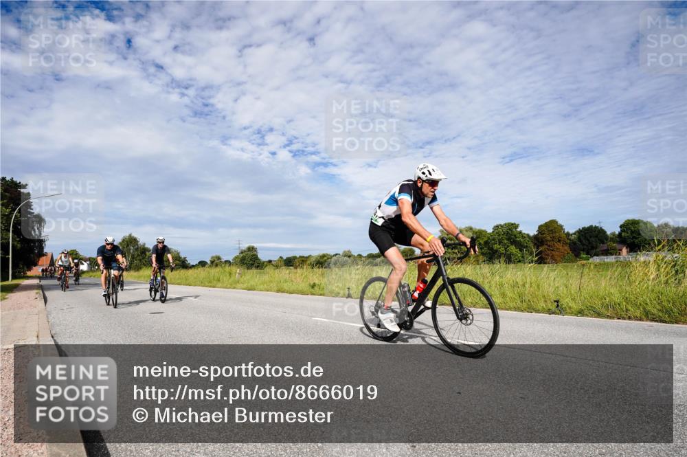 31.08.2025 - Elbe Triathlon Hamburg Michael Burmester http://msf.ph/oto/8666019 31.08.2025 10:23:00 Radfahren 698, 747, 762, 792, 805, 871, 942, 971, 978, 995, 1063, 1067, 1106 meine-sportfotos.de