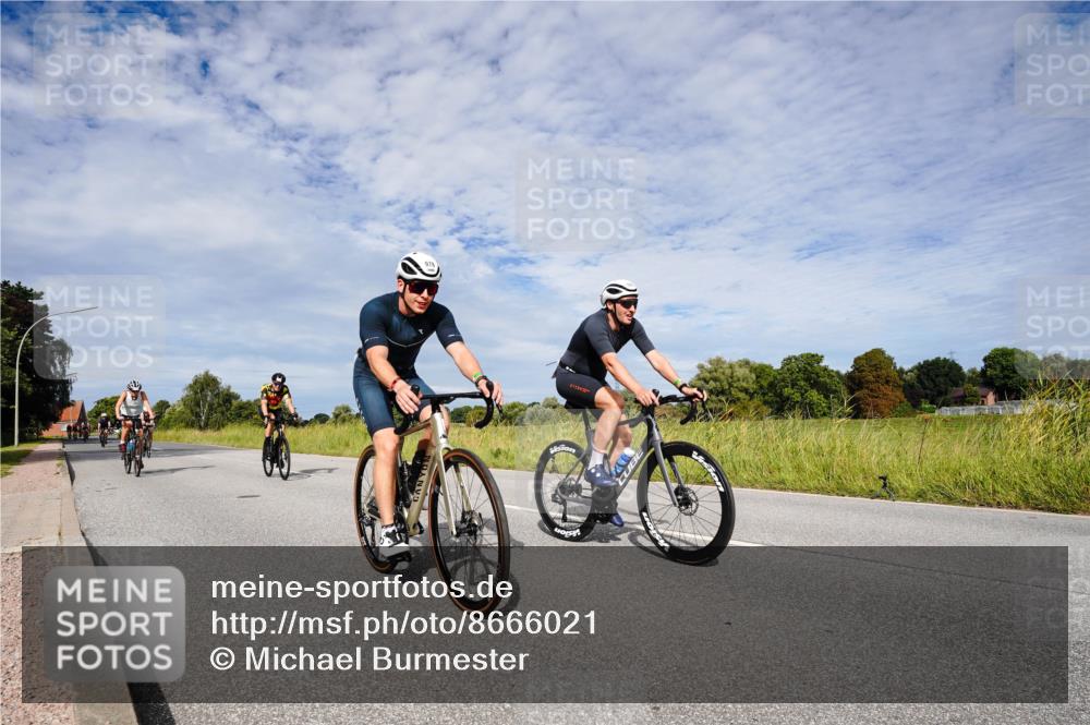 31.08.2025 - Elbe Triathlon Hamburg Michael Burmester http://msf.ph/oto/8666021 31.08.2025 10:23:00 Radfahren 698, 747, 762, 792, 805, 871, 942, 971, 978, 995, 1063, 1067, 1106 meine-sportfotos.de