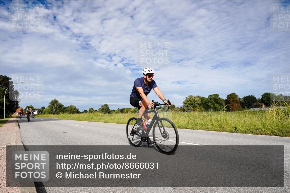 31.08.2025 - Elbe Triathlon Hamburg Michael Burmester http://msf.ph/oto/8666031 31.08.2025 10:23:05 Radfahren 762, 981, 995, 996, 1049, 1077, 1106 meine-sportfotos.de