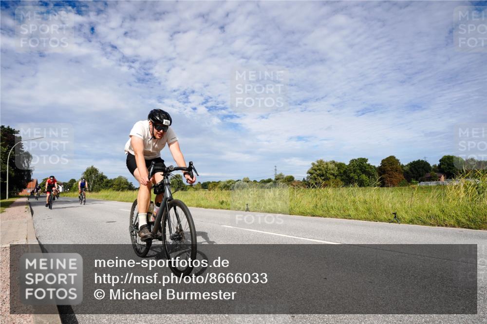 31.08.2025 - Elbe Triathlon Hamburg Michael Burmester http://msf.ph/oto/8666033 31.08.2025 10:23:07 Radfahren 981, 995, 996, 1049, 1077, 1106 meine-sportfotos.de