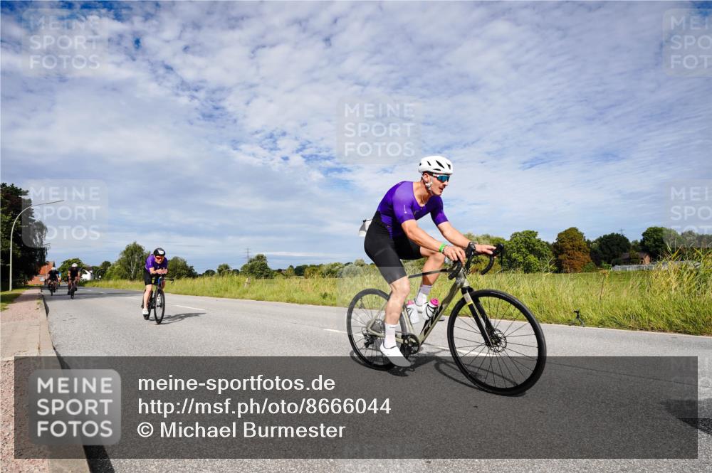 31.08.2025 - Elbe Triathlon Hamburg Michael Burmester http://msf.ph/oto/8666044 31.08.2025 10:23:17 Radfahren 922, 965, 989, 1016, 1056, 1086, 1107 meine-sportfotos.de