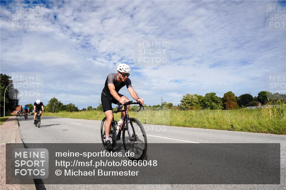 31.08.2025 - Elbe Triathlon Hamburg Michael Burmester http://msf.ph/oto/8666048 31.08.2025 10:23:18 Radfahren 922, 965, 989, 1016, 1056, 1086, 1107 meine-sportfotos.de