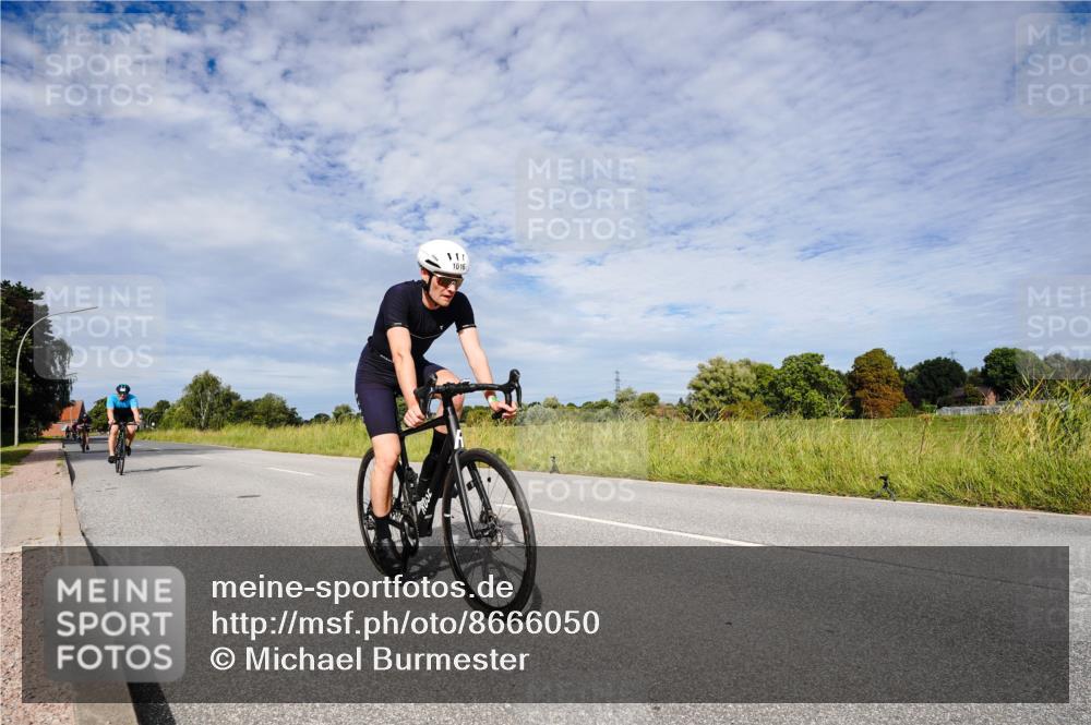 31.08.2025 - Elbe Triathlon Hamburg Michael Burmester http://msf.ph/oto/8666050 31.08.2025 10:23:19 Radfahren 922, 965, 989, 1016, 1056, 1086, 1088, 1107 meine-sportfotos.de