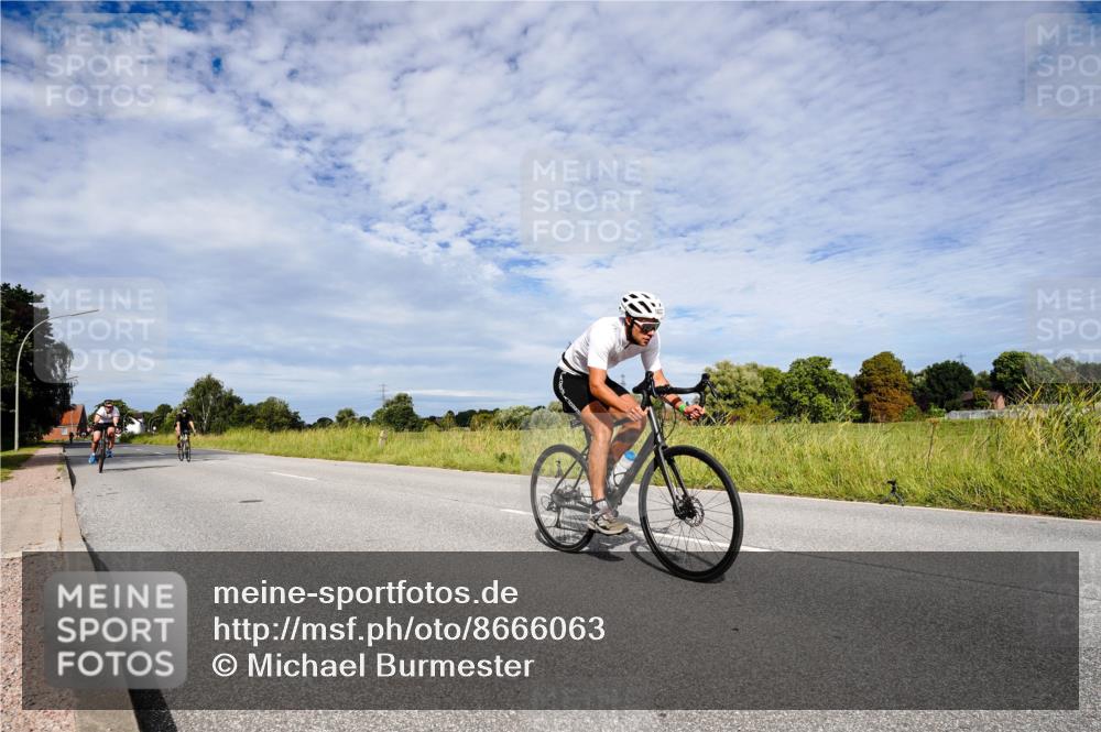 31.08.2025 - Elbe Triathlon Hamburg Michael Burmester http://msf.ph/oto/8666063 31.08.2025 10:23:30 Radfahren 399, 812, 1037, 1093 meine-sportfotos.de