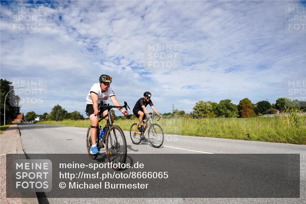 31.08.2025 - Elbe Triathlon Hamburg Michael Burmester http://msf.ph/oto/8666065 31.08.2025 10:23:32 Radfahren 399, 1037, 1093 meine-sportfotos.de