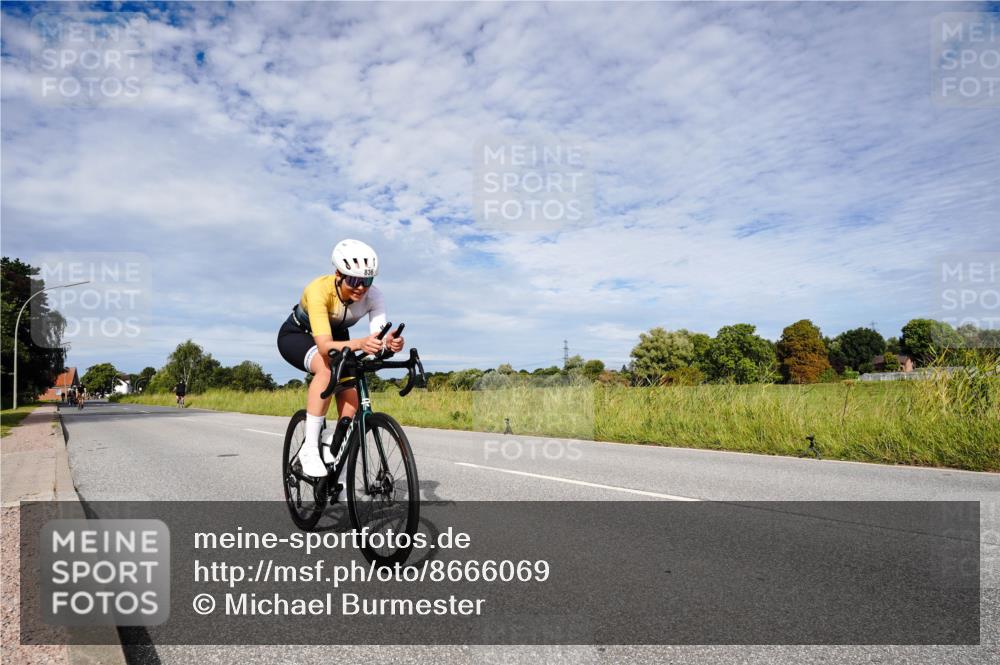 31.08.2025 - Elbe Triathlon Hamburg Michael Burmester http://msf.ph/oto/8666069 31.08.2025 10:23:40 Radfahren 836, 945, 1065, 1095 meine-sportfotos.de