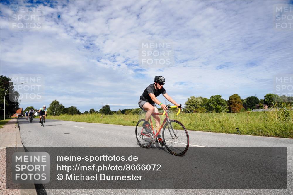 31.08.2025 - Elbe Triathlon Hamburg Michael Burmester http://msf.ph/oto/8666072 31.08.2025 10:23:45 Radfahren 945, 1065, 1091, 1095 meine-sportfotos.de
