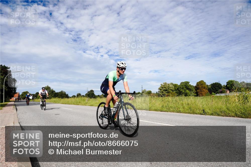 31.08.2025 - Elbe Triathlon Hamburg Michael Burmester http://msf.ph/oto/8666075 31.08.2025 10:23:46 Radfahren 818, 945, 1065, 1091, 1095, 1109 meine-sportfotos.de