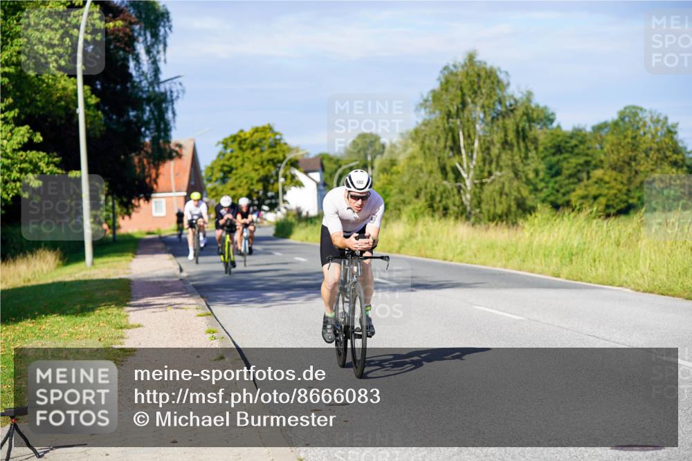 31.08.2025 - Elbe Triathlon Hamburg Michael Burmester http://msf.ph/oto/8666083 31.08.2025 09:34:00 Radfahren 367, 480, 515, 516, 545, 682, 696 meine-sportfotos.de