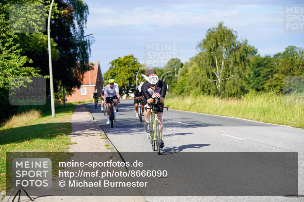 31.08.2025 - Elbe Triathlon Hamburg Michael Burmester http://msf.ph/oto/8666090 31.08.2025 09:34:03 Radfahren 319, 367, 416, 480, 515, 516, 545, 682, 696 meine-sportfotos.de