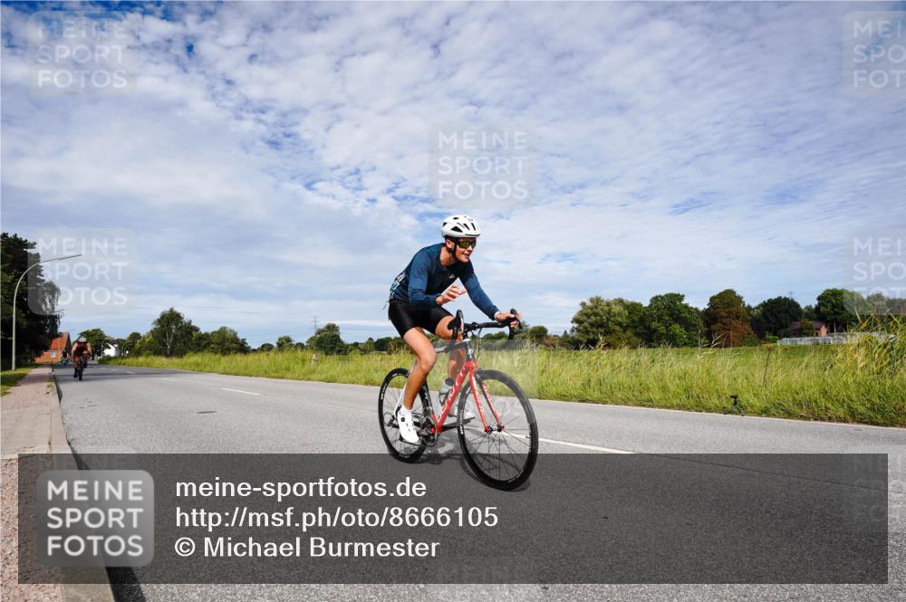 31.08.2025 - Elbe Triathlon Hamburg Michael Burmester http://msf.ph/oto/8666105 31.08.2025 10:24:10 Radfahren 761, 962, 975, 997, 1018, 1076, 1158 meine-sportfotos.de