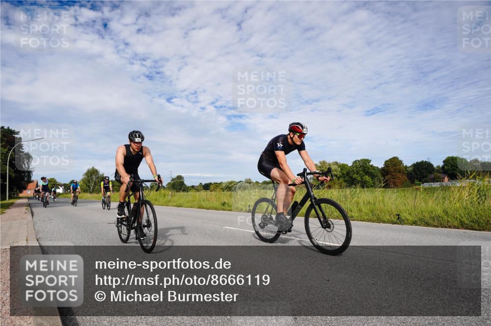 31.08.2025 - Elbe Triathlon Hamburg Michael Burmester http://msf.ph/oto/8666119 31.08.2025 10:24:25 Radfahren 703, 847, 943, 970, 972, 1028, 1074, 1083, 1099 meine-sportfotos.de