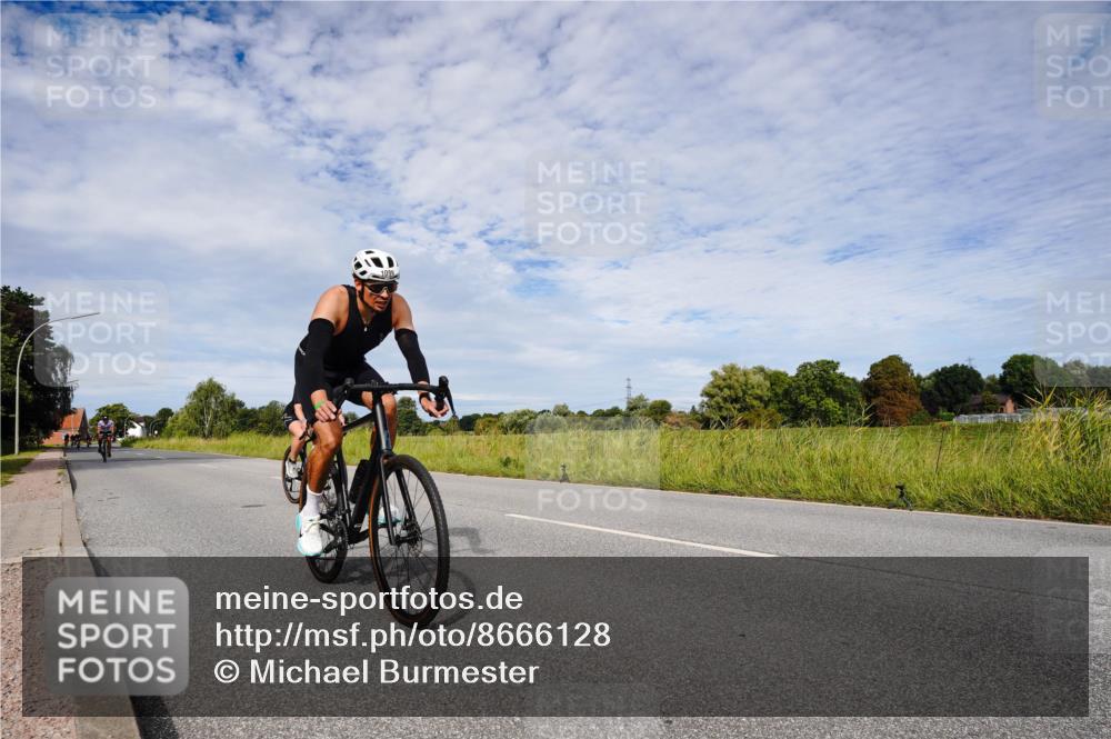 31.08.2025 - Elbe Triathlon Hamburg Michael Burmester http://msf.ph/oto/8666128 31.08.2025 10:24:30 Radfahren 847, 910, 970, 1028, 1074, 1099 meine-sportfotos.de