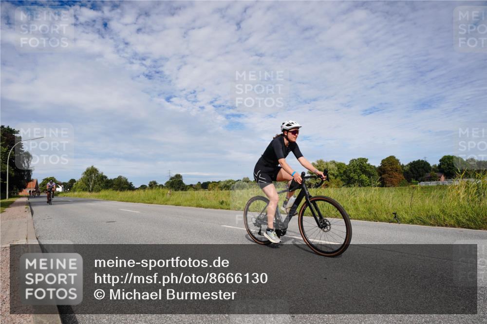 31.08.2025 - Elbe Triathlon Hamburg Michael Burmester http://msf.ph/oto/8666130 31.08.2025 10:24:30 Radfahren 847, 910, 970, 1028, 1074, 1099 meine-sportfotos.de