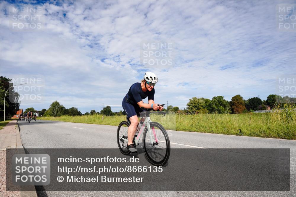 31.08.2025 - Elbe Triathlon Hamburg Michael Burmester http://msf.ph/oto/8666135 31.08.2025 10:24:36 Radfahren 594, 910, 979, 1075, 1080, 1092 meine-sportfotos.de