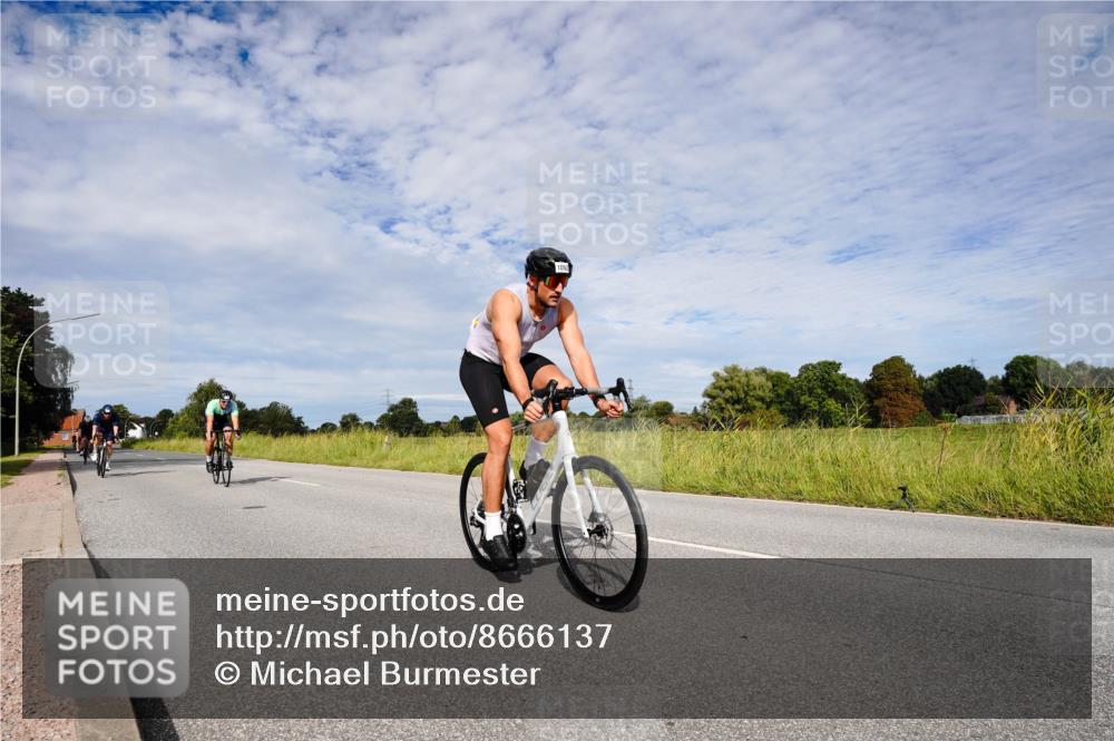 31.08.2025 - Elbe Triathlon Hamburg Michael Burmester http://msf.ph/oto/8666137 31.08.2025 10:24:39 Radfahren 594, 863, 910, 979, 994, 1075, 1080, 1092 meine-sportfotos.de