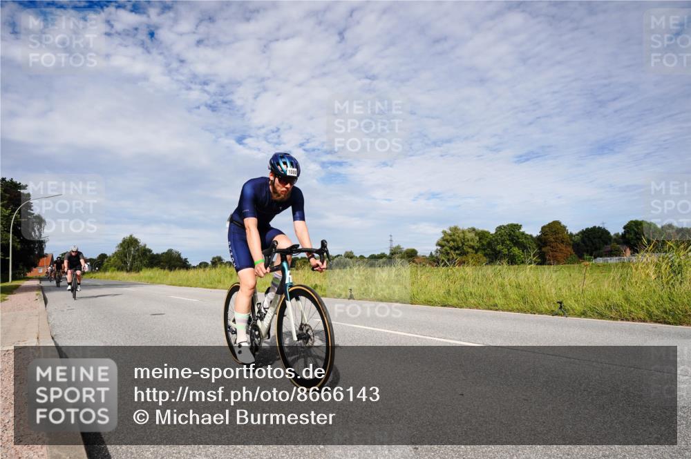 31.08.2025 - Elbe Triathlon Hamburg Michael Burmester http://msf.ph/oto/8666143 31.08.2025 10:24:41 Radfahren 594, 677, 863, 979, 994, 1075, 1080, 1092 meine-sportfotos.de