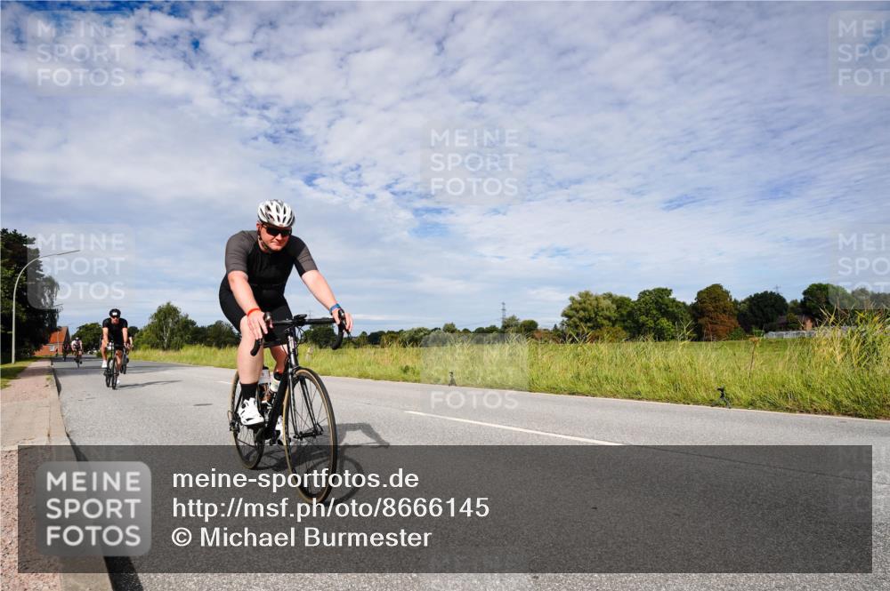 31.08.2025 - Elbe Triathlon Hamburg Michael Burmester http://msf.ph/oto/8666145 31.08.2025 10:24:42 Radfahren 594, 677, 863, 979, 994, 1075, 1080, 1092 meine-sportfotos.de