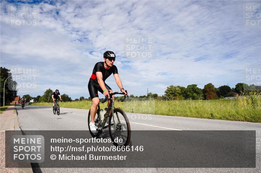 31.08.2025 - Elbe Triathlon Hamburg Michael Burmester http://msf.ph/oto/8666146 31.08.2025 10:24:44 Radfahren 594, 677, 863, 994, 1075 meine-sportfotos.de