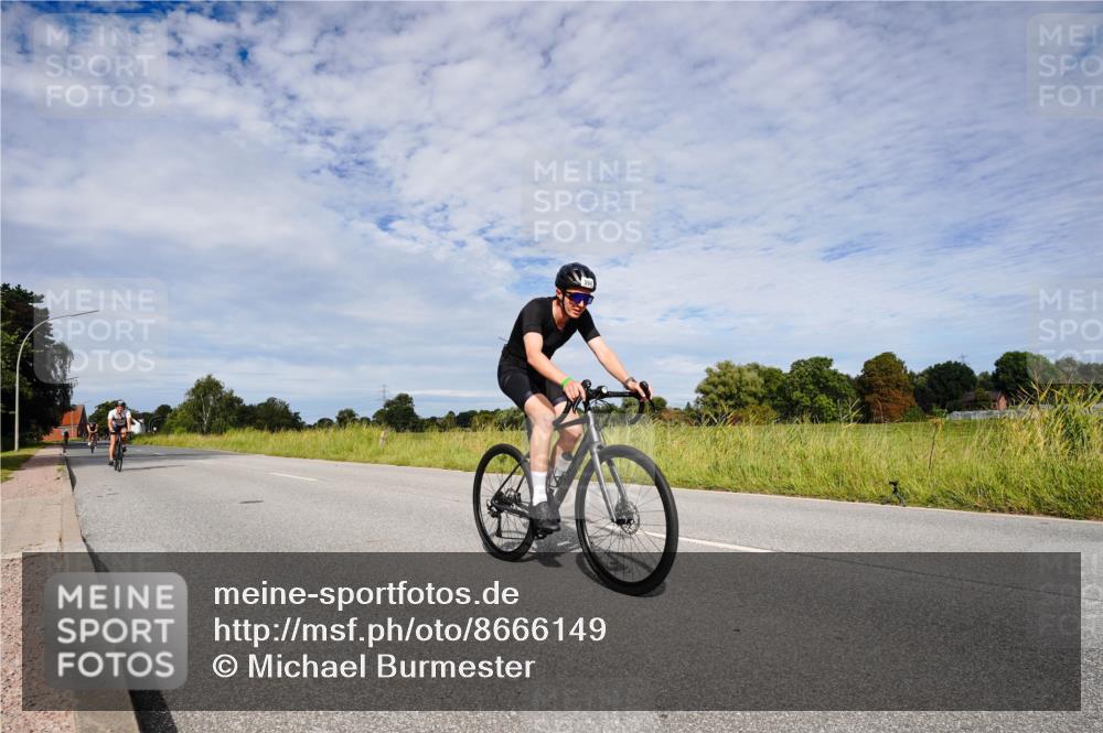 31.08.2025 - Elbe Triathlon Hamburg Michael Burmester http://msf.ph/oto/8666149 31.08.2025 10:24:44 Radfahren 594, 677, 863, 994, 1075 meine-sportfotos.de