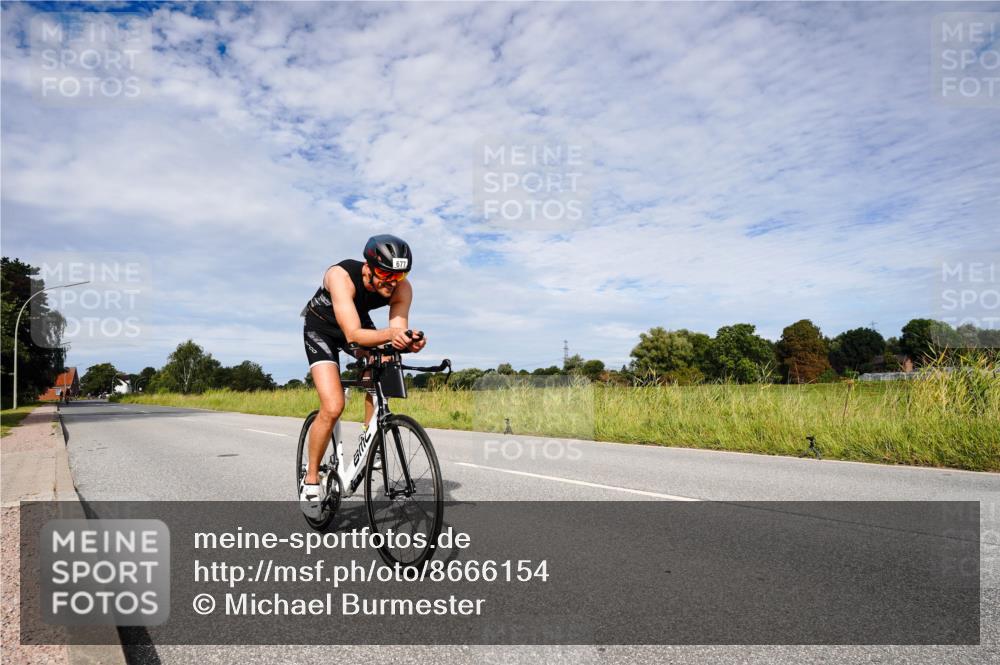 31.08.2025 - Elbe Triathlon Hamburg Michael Burmester http://msf.ph/oto/8666154 31.08.2025 10:24:48 Radfahren 677, 863 meine-sportfotos.de