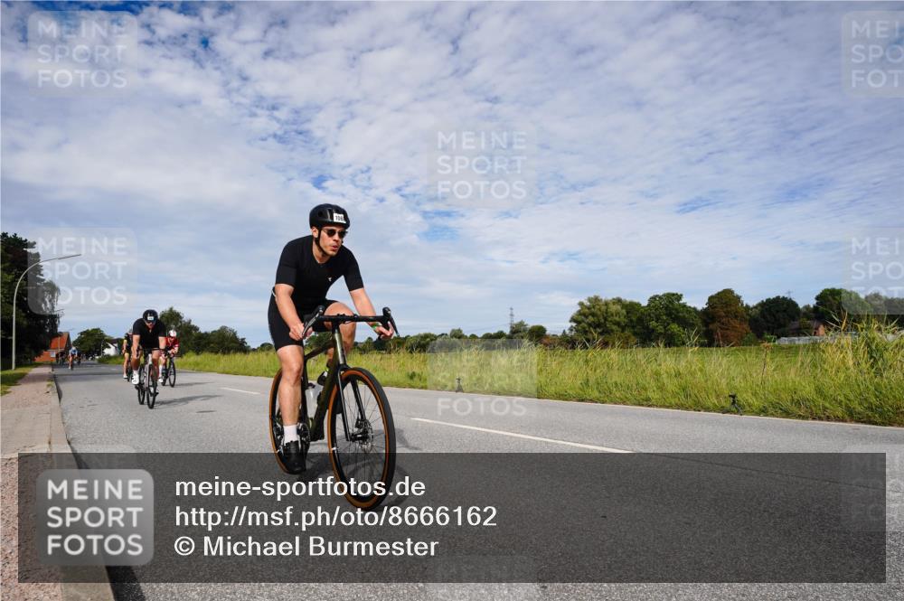 31.08.2025 - Elbe Triathlon Hamburg Michael Burmester http://msf.ph/oto/8666162 31.08.2025 10:25:04 Radfahren 446, 662, 782, 893, 929, 1062 meine-sportfotos.de