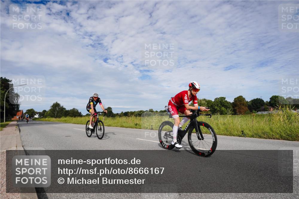 31.08.2025 - Elbe Triathlon Hamburg Michael Burmester http://msf.ph/oto/8666167 31.08.2025 10:25:05 Radfahren 446, 662, 782, 893, 929, 958, 1062 meine-sportfotos.de