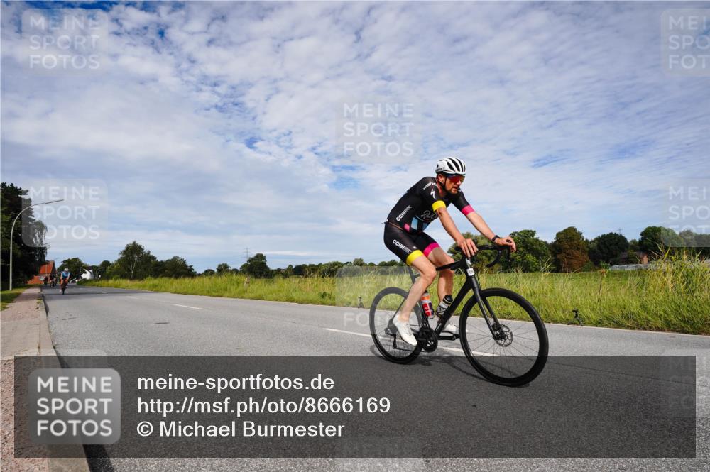 31.08.2025 - Elbe Triathlon Hamburg Michael Burmester http://msf.ph/oto/8666169 31.08.2025 10:25:05 Radfahren 446, 662, 782, 893, 929, 958, 1062 meine-sportfotos.de