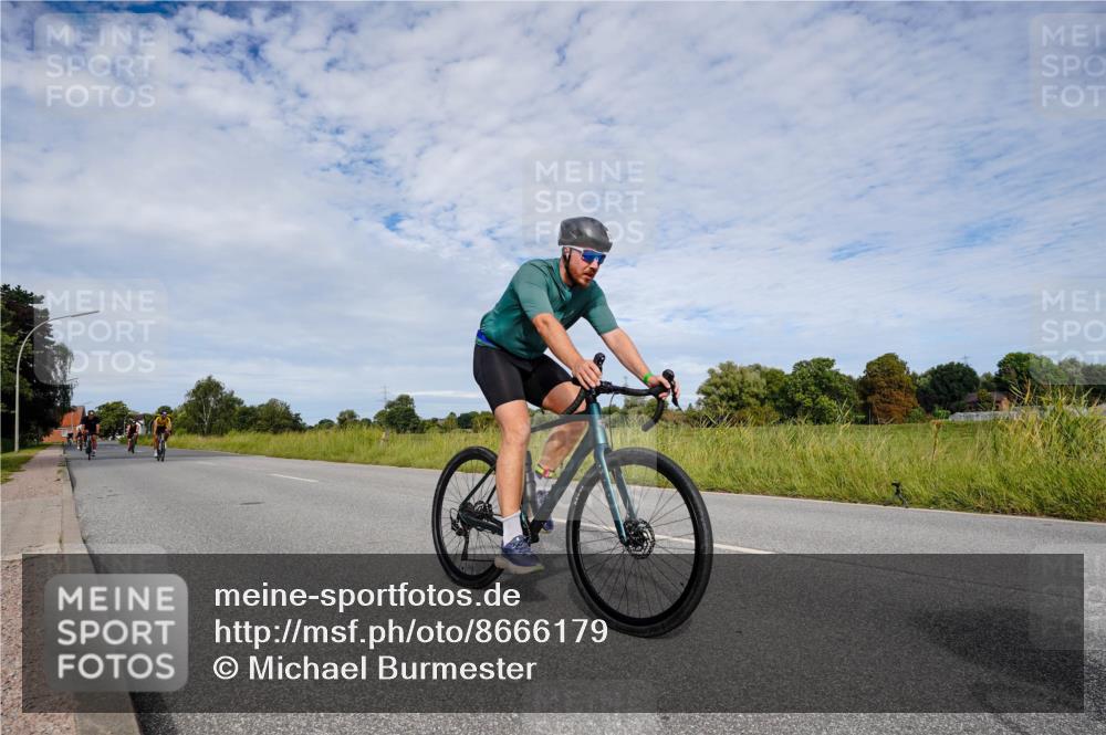 31.08.2025 - Elbe Triathlon Hamburg Michael Burmester http://msf.ph/oto/8666179 31.08.2025 10:25:13 Radfahren 829, 929, 955, 958, 966, 1003, 1039, 1094, 1096 meine-sportfotos.de