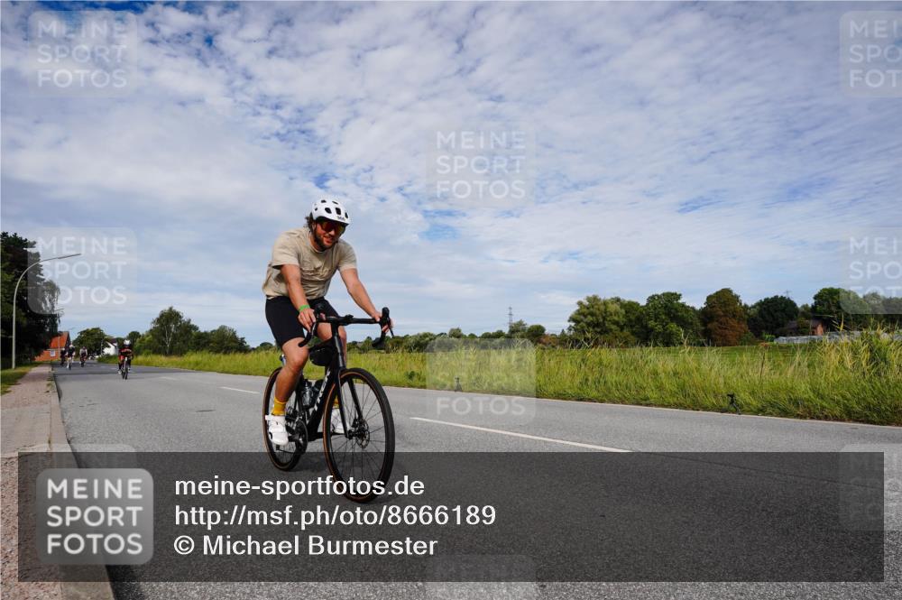 31.08.2025 - Elbe Triathlon Hamburg Michael Burmester http://msf.ph/oto/8666189 31.08.2025 10:25:19 Radfahren 829, 935, 955, 966, 1008, 1021, 1094, 1096 meine-sportfotos.de