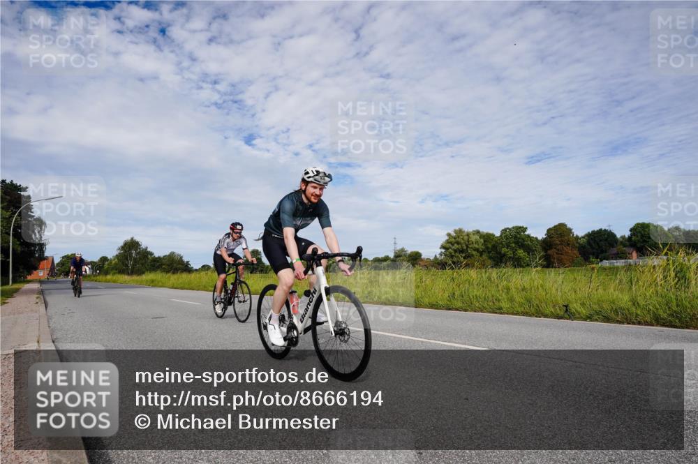 31.08.2025 - Elbe Triathlon Hamburg Michael Burmester http://msf.ph/oto/8666194 31.08.2025 10:25:24 Radfahren 935, 1008, 1021 meine-sportfotos.de