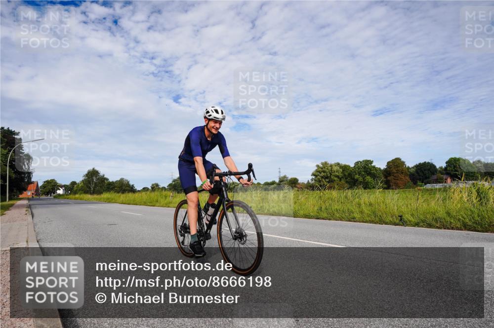31.08.2025 - Elbe Triathlon Hamburg Michael Burmester http://msf.ph/oto/8666198 31.08.2025 10:25:26 Radfahren 935, 1008, 1021 meine-sportfotos.de