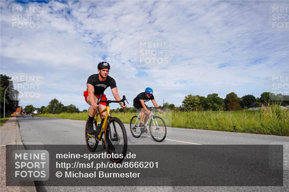31.08.2025 - Elbe Triathlon Hamburg Michael Burmester http://msf.ph/oto/8666201 31.08.2025 10:25:39 Radfahren 692, 948, 954, 1026, 1054 meine-sportfotos.de
