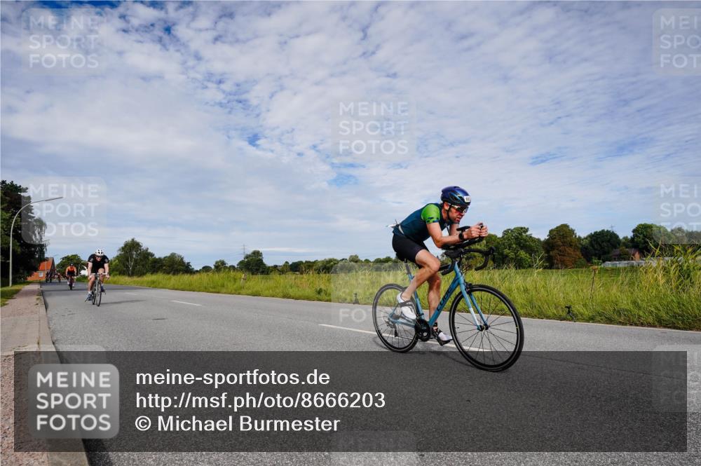 31.08.2025 - Elbe Triathlon Hamburg Michael Burmester http://msf.ph/oto/8666203 31.08.2025 10:25:43 Radfahren 692, 948, 1054, 1133 meine-sportfotos.de