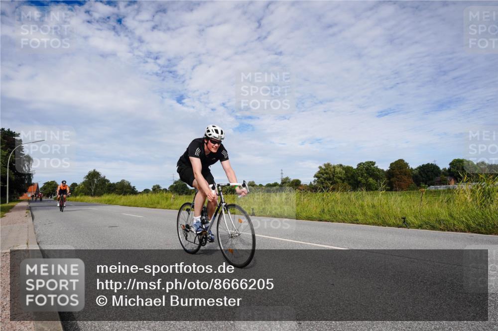 31.08.2025 - Elbe Triathlon Hamburg Michael Burmester http://msf.ph/oto/8666205 31.08.2025 10:25:45 Radfahren 692, 948, 973, 1054, 1060, 1133 meine-sportfotos.de