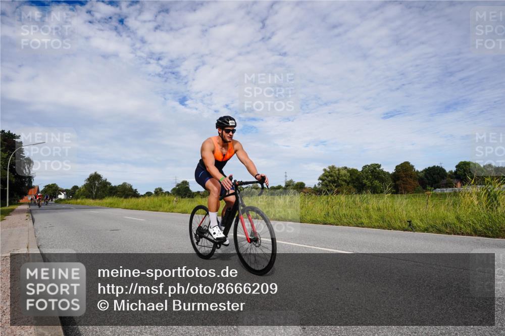 31.08.2025 - Elbe Triathlon Hamburg Michael Burmester http://msf.ph/oto/8666209 31.08.2025 10:25:47 Radfahren 948, 973, 1029, 1054, 1060, 1133 meine-sportfotos.de
