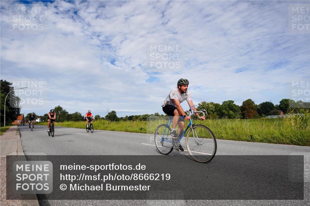 31.08.2025 - Elbe Triathlon Hamburg Michael Burmester http://msf.ph/oto/8666219 31.08.2025 10:25:57 Radfahren 503, 806, 890, 1020, 1029, 1055 meine-sportfotos.de