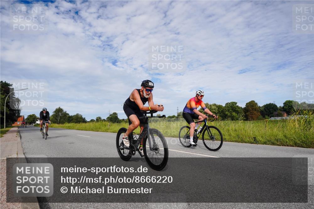 31.08.2025 - Elbe Triathlon Hamburg Michael Burmester http://msf.ph/oto/8666220 31.08.2025 10:25:58 Radfahren 503, 806, 890, 1020, 1055, 1082 meine-sportfotos.de