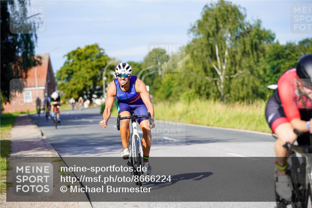 31.08.2025 - Elbe Triathlon Hamburg Michael Burmester http://msf.ph/oto/8666224 31.08.2025 09:35:02 Radfahren 264, 422, 428, 447, 727 meine-sportfotos.de