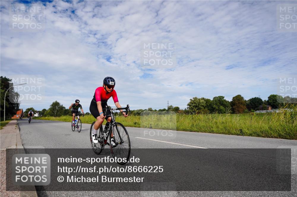 31.08.2025 - Elbe Triathlon Hamburg Michael Burmester http://msf.ph/oto/8666225 31.08.2025 10:26:04 Radfahren 768, 806, 1082 meine-sportfotos.de