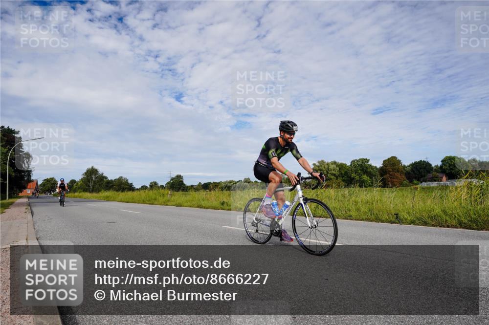 31.08.2025 - Elbe Triathlon Hamburg Michael Burmester http://msf.ph/oto/8666227 31.08.2025 10:26:05 Radfahren 768, 806, 1022, 1082 meine-sportfotos.de