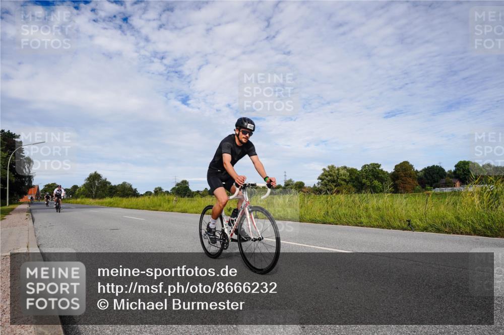 31.08.2025 - Elbe Triathlon Hamburg Michael Burmester http://msf.ph/oto/8666232 31.08.2025 10:26:12 Radfahren 699, 1022, 1035 meine-sportfotos.de