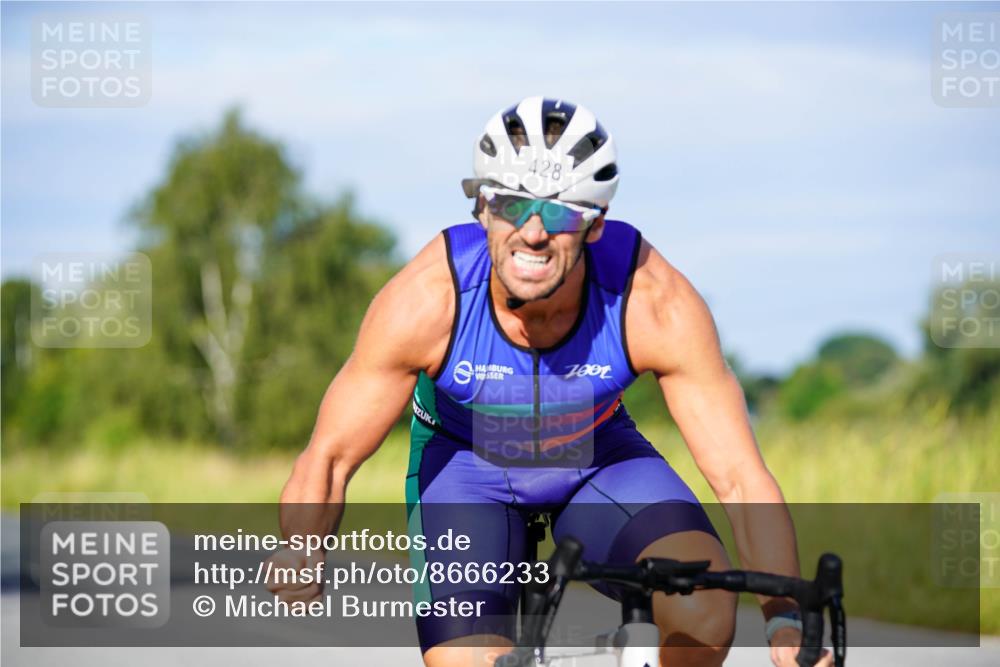 31.08.2025 - Elbe Triathlon Hamburg Michael Burmester http://msf.ph/oto/8666233 31.08.2025 09:35:03 Radfahren 264, 428, 447, 730 meine-sportfotos.de