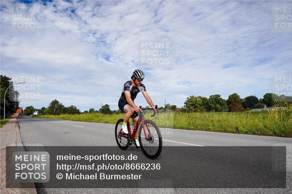 31.08.2025 - Elbe Triathlon Hamburg Michael Burmester http://msf.ph/oto/8666236 31.08.2025 10:26:17 Radfahren 699, 936, 1035 meine-sportfotos.de