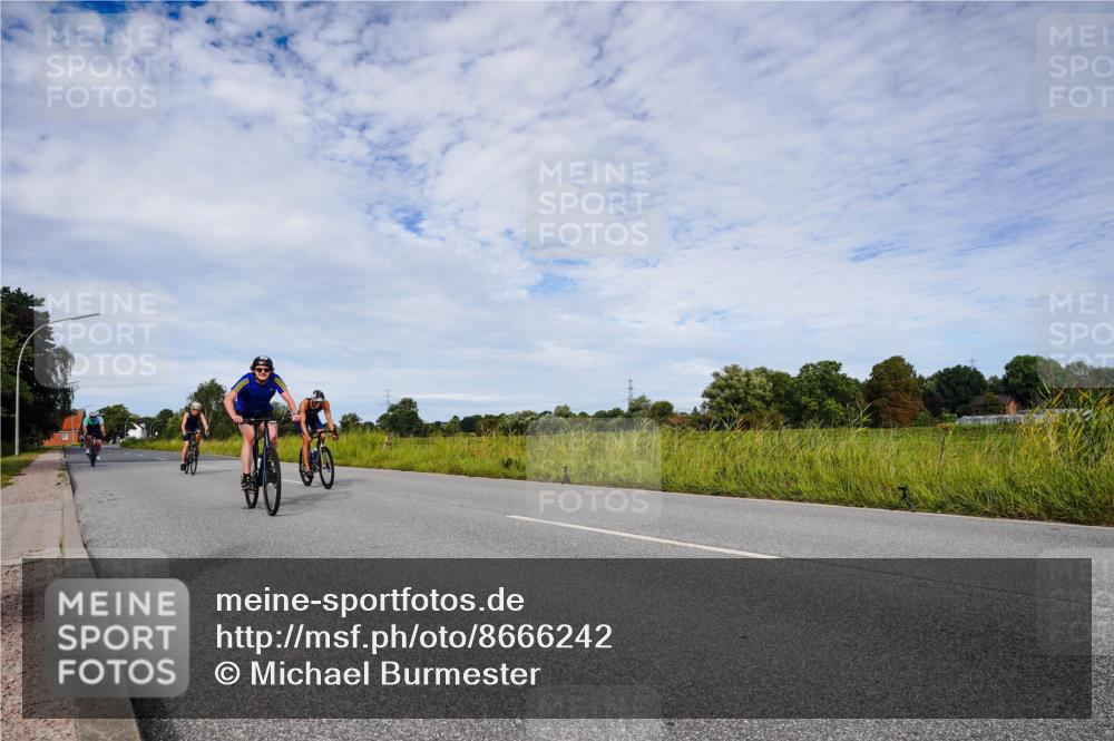 31.08.2025 - Elbe Triathlon Hamburg Michael Burmester http://msf.ph/oto/8666242 31.08.2025 10:26:26 Radfahren 905, 934, 936, 951, 980, 1103, 1108, 1149 meine-sportfotos.de