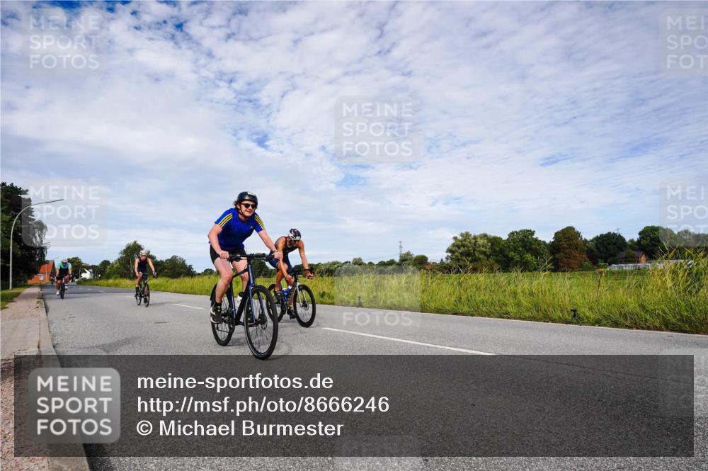 31.08.2025 - Elbe Triathlon Hamburg Michael Burmester http://msf.ph/oto/8666246 31.08.2025 10:26:26 Radfahren 905, 934, 936, 951, 980, 1103, 1108, 1149 meine-sportfotos.de
